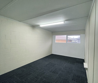 Charming 3BR Unit in Papatoetoe! - Photo 2