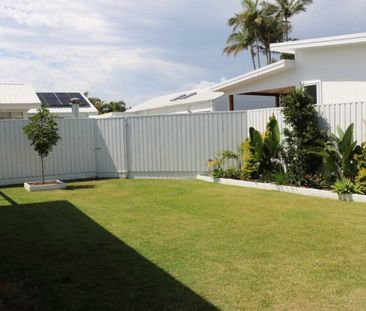 Coolangatta - Photo 1