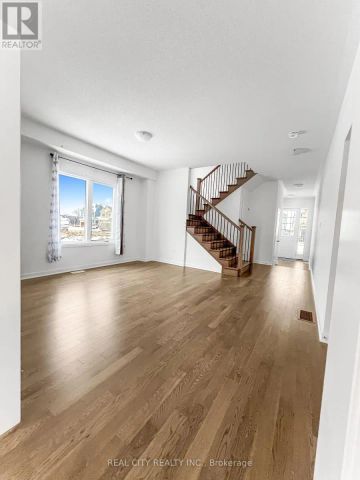 88 ROYAL OAK CRESCENT - Photo 2