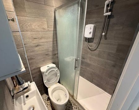 Terraced house to rent - Photo 4