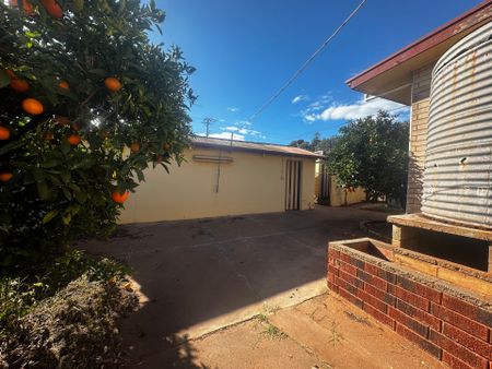 To register & apply for this property, please use this link: https://snug. com/ - Photo 4