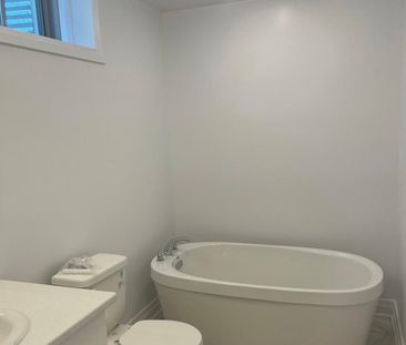 For Lease - 11 Franklin Trail Unit# Lower, Barrie, Ontario - Photo 3