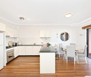 BEAUTIFULLY PRESENTED 1 BEDROOM APARTMENT WITH OVERSIZED SUNNY TERRACE - Photo 5