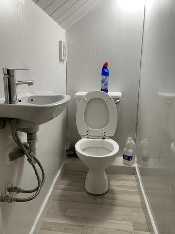 Loft converted small size studio flat ideal for single person £850 pcm - Photo 5