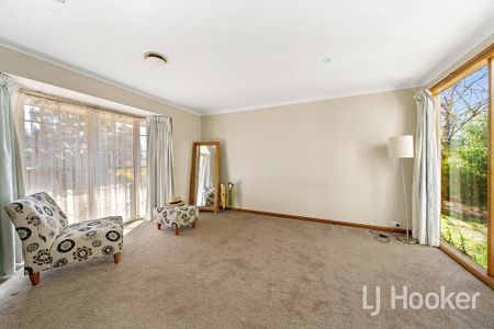 Fantastic 4 Bedroom Ensuite Family Home in Jerrabomberra - Photo 2
