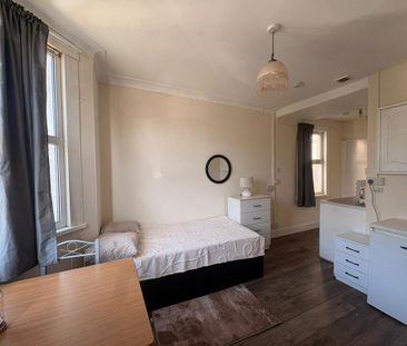 Studio to rent - Photo 3