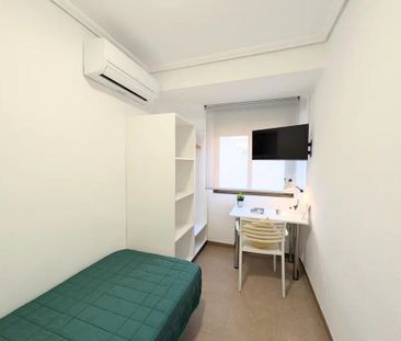 Carrer de Joaquín Costa, Burjassot, Valencian Community 46100 - Photo 2