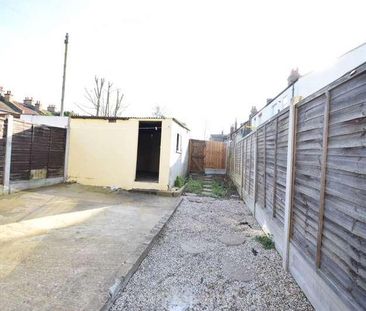 Excellent Location Close To Hospital - Westborough Road, SS0 - Photo 3