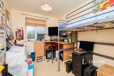 3 bedroom house to rent Crystal Close, Mickleover, Derby, DE3 - Photo 2