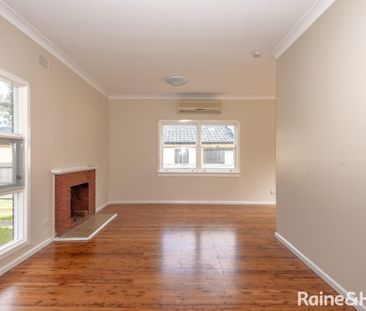Good sized open plan living dining area with large reverse cycle ai... - Photo 1