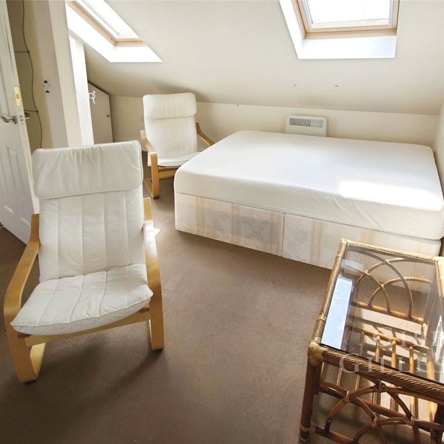 Studio to rent - Photo 1