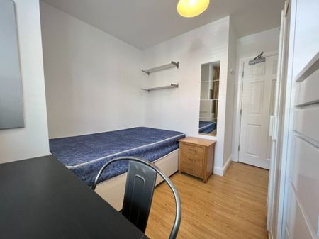 6 bed Apartment for Rent - Photo 3