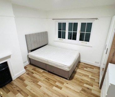 6 bedroom semi-detached house to rent - Photo 1