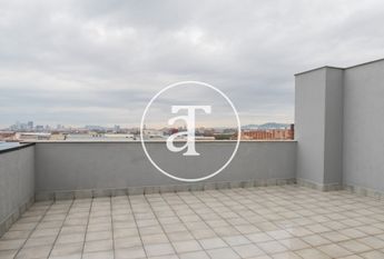Penthouse apartment for rent with 3 bedrooms, balcony, terrace and 2 bathrooms in Badalona