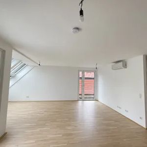 114 m² Dachgeschosswohnung mit 2 Balkonen und Terrasse in 1210 Wien - Photo 1