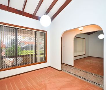 Family Home!! - Photo 3