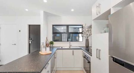 Modern Two-Bedroom Unit – Secure Living in a Handy Location - Close to the Hospital - Photo 3