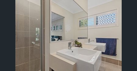 Immaculate Low-Set Home Offering Comfort & Convenience - Photo 4