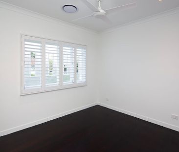 Beautifully Renovated Family Home in the Heart of Clayfield - Photo 6