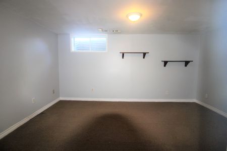 For Lease - 355 Crowder Boulevard, Newmarket, Ontario - Photo 4