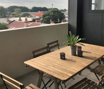 Centrally located, close to transport and harbour - Photo 4