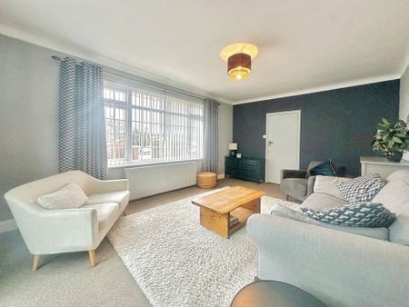 3 bedroom detached bungalow to rent - Photo 2