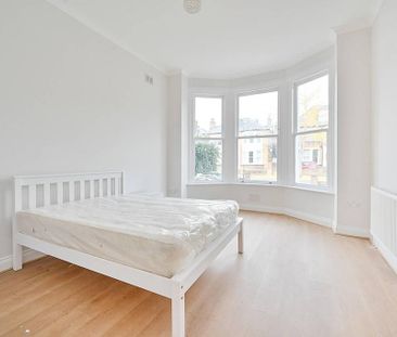 3 bedroom flat to rent - Photo 1