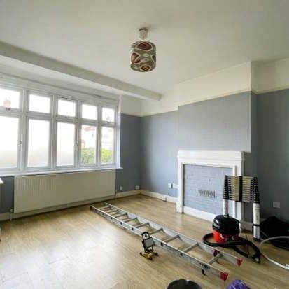 3 bedroom property to rent in London - Photo 1