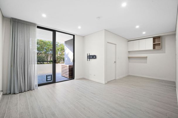 Modern Ground Floor Apartment With Sunny Courtyard - Photo 1