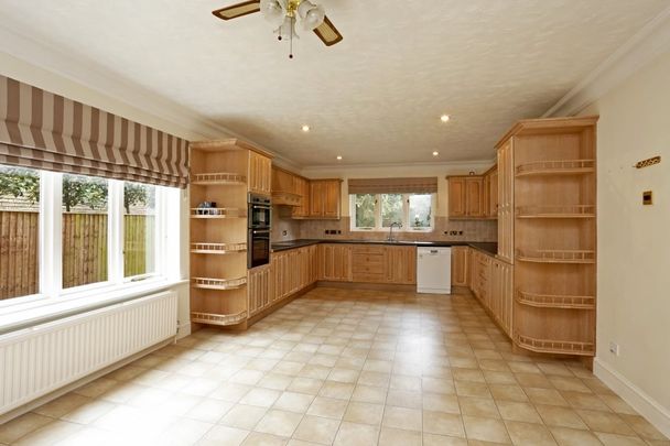 5 bedroom detached house to rent - Photo 1