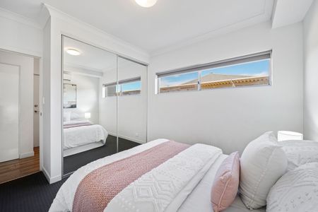 Stylish Two Bedroom Unit - Photo 3