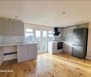 Lawrence Avenue, Palmers Green, N13 - Photo 5