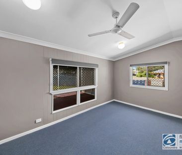 Charming Corner Lot Family Home in Prime Caloundra Location - Photo 2