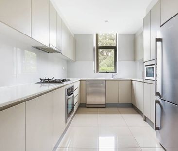 Modern Apartment Close to Station with Large Private Courtyard - Photo 2