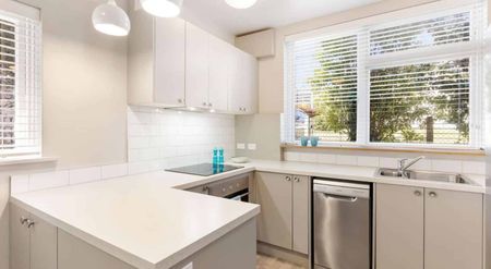 Centrally located, ground floor apartment - Photo 2