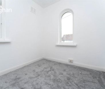 4 bedroom semi-detached house to rent - Photo 2