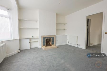 3 bedroom semi-detached house to rent - Photo 2