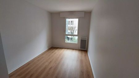 location Appartement T5 DE 111.7m² À PARIS - Photo 3