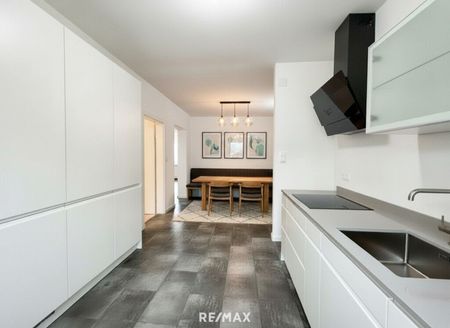 Erstbezug nach Sanierung - Attraktive Mietwohnung mit großer Wohnküche, Loggia und Parkmöglichkeit - Foto 4