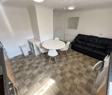 4 bedroom terraced house to rent - Photo 1