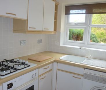 Very Well Presented One Bedroom House for Rent in Farnborough - Photo 6