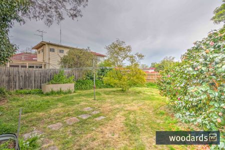 Charming Ringwood Home - Photo 2