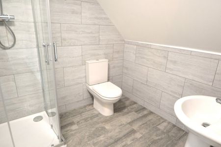 London Road, Slough, Berkshire,SL3 - Photo 5