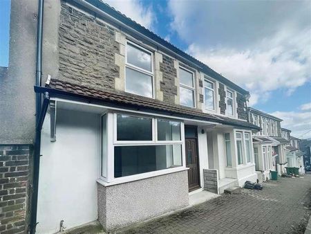 St. Michaels Avenue, Pontypridd, CF37 - Photo 2