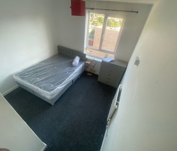 Room in a Shared Flat, Marston Way, SE19 - Photo 1