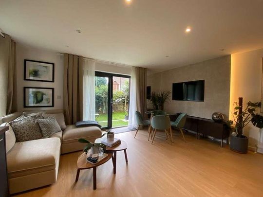 Leacroft, Staines-upon-thames, Surrey, TW18 - Photo 1