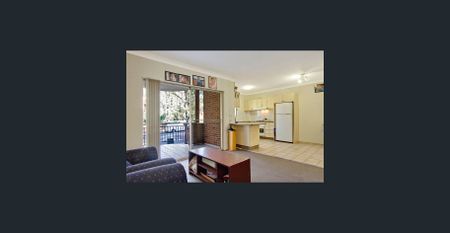 Spacious & Convenient 3-Bedroom Apartment in Prime Location! - Photo 2