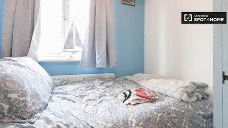 Cozy room to rent in 3-bedroom house in Clondalkin, Dublin - Photo 5