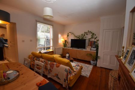 2 bedroom semi-detached house to rent - Photo 4