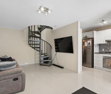 Stylish & Convenient Townhouse Living in Wembley - Viewing Monday 1... - Photo 2